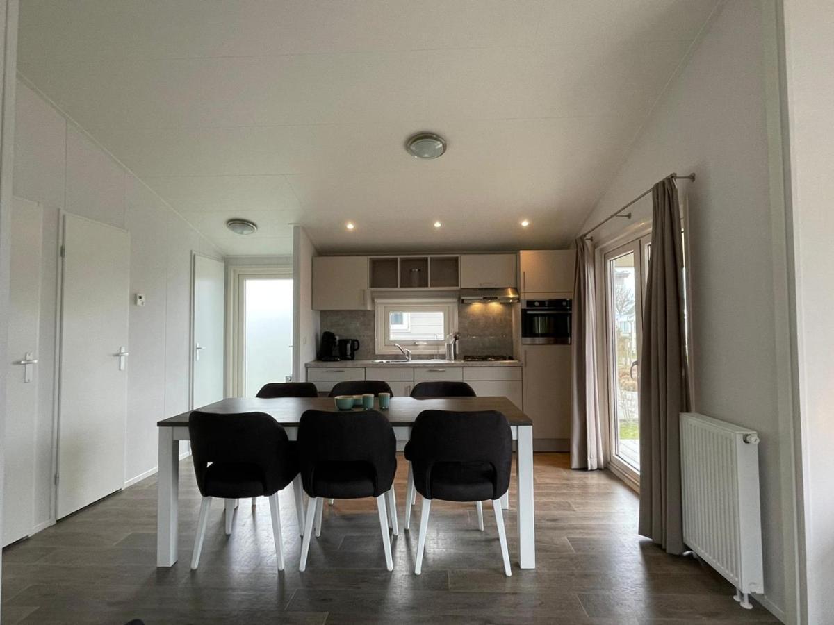 Chalet Op Gezellige Familiecamping Bij Zee Kamperland Bagian luar foto