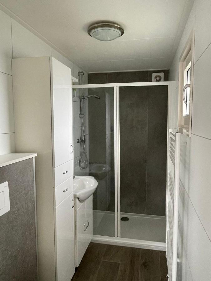 Chalet Op Gezellige Familiecamping Bij Zee Kamperland Bagian luar foto