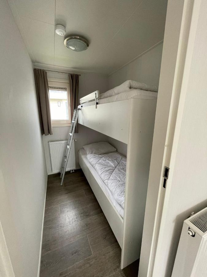 Chalet Op Gezellige Familiecamping Bij Zee Kamperland Bagian luar foto