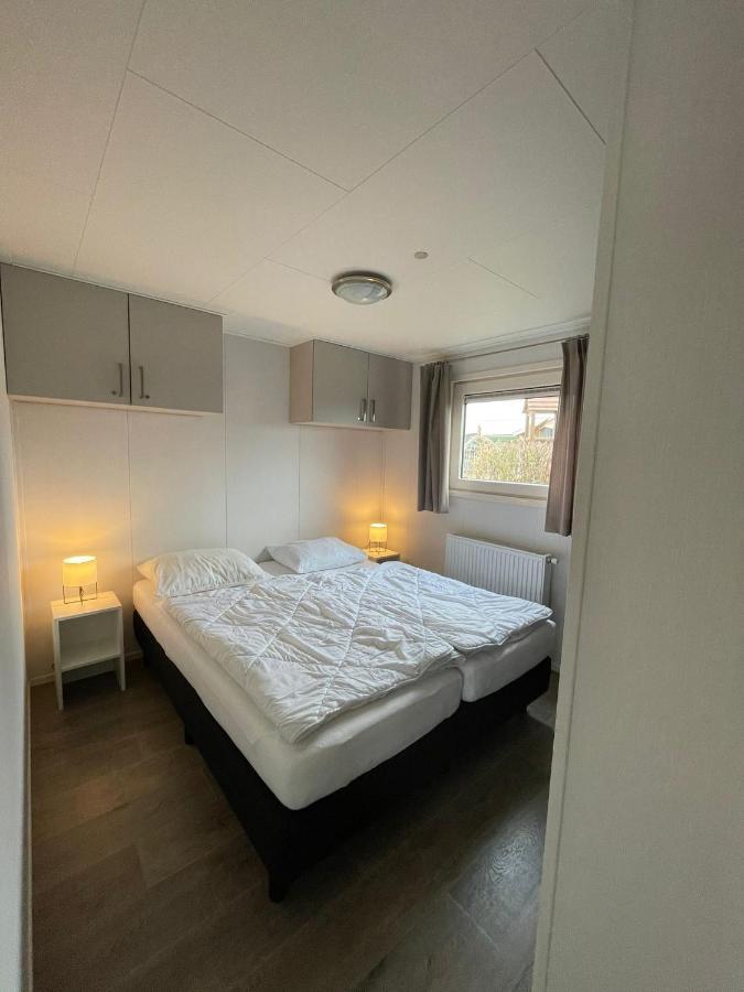 Chalet Op Gezellige Familiecamping Bij Zee Kamperland Bagian luar foto