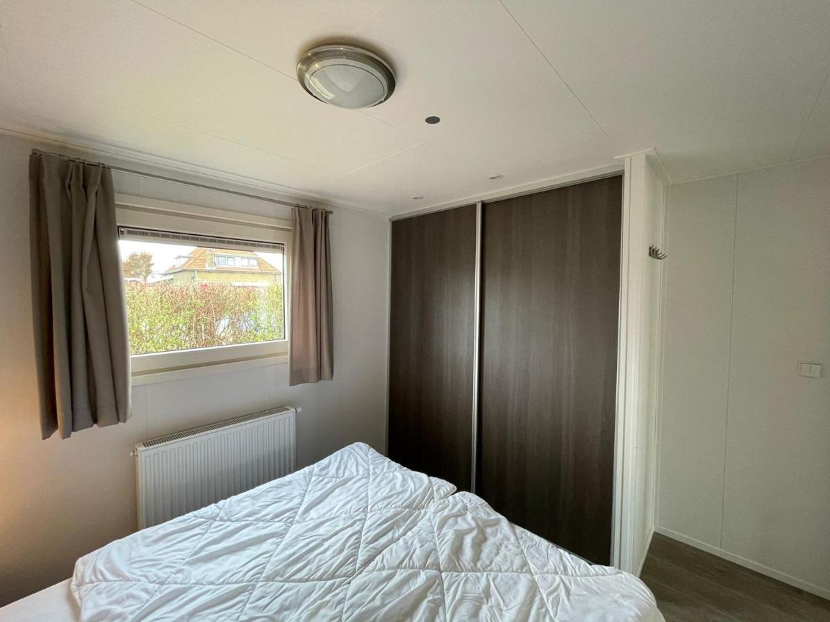Chalet Op Gezellige Familiecamping Bij Zee Kamperland Bagian luar foto