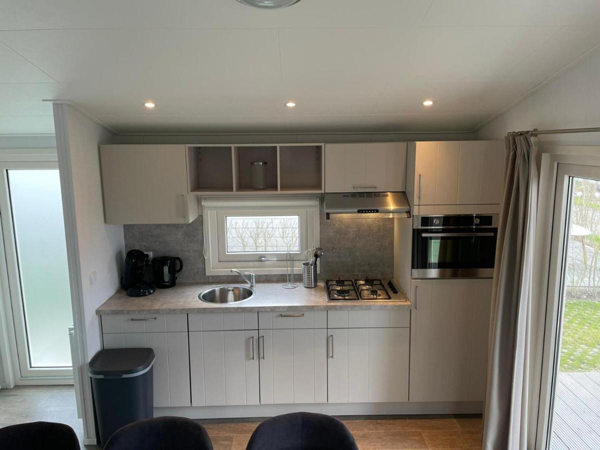Chalet Op Gezellige Familiecamping Bij Zee Kamperland Bagian luar foto