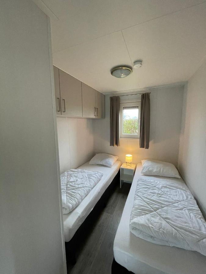 Chalet Op Gezellige Familiecamping Bij Zee Kamperland Bagian luar foto