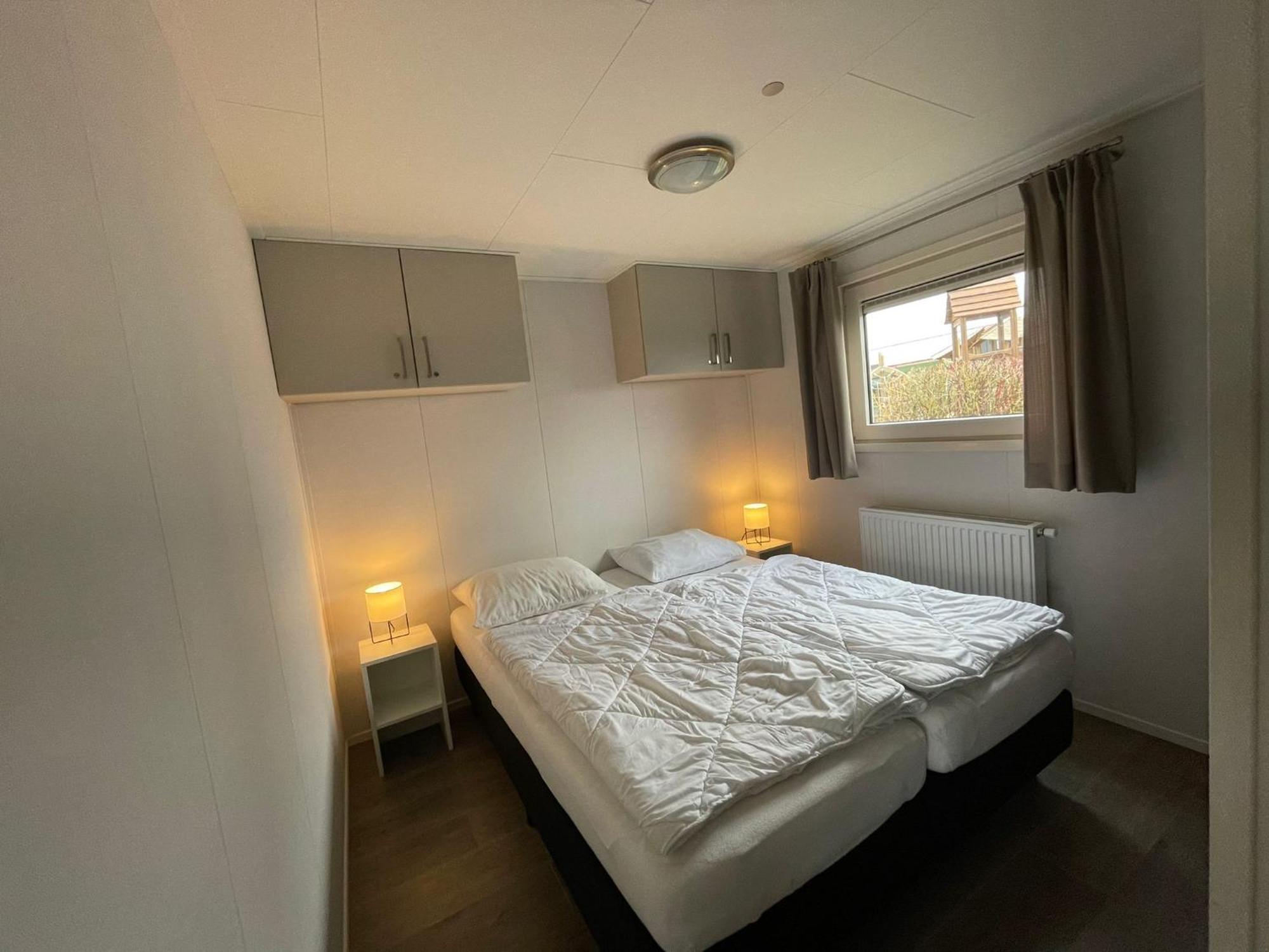 Chalet Op Gezellige Familiecamping Bij Zee Kamperland Bagian luar foto